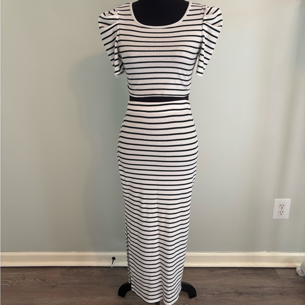 Striped Black and White Women's Skirt and crop top small nwot - Picture 2 of 6